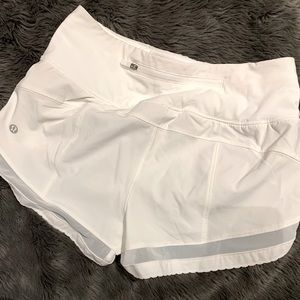 🏃🏽‍♀️🤍Lululemon sz2 shorts w/built in underwear